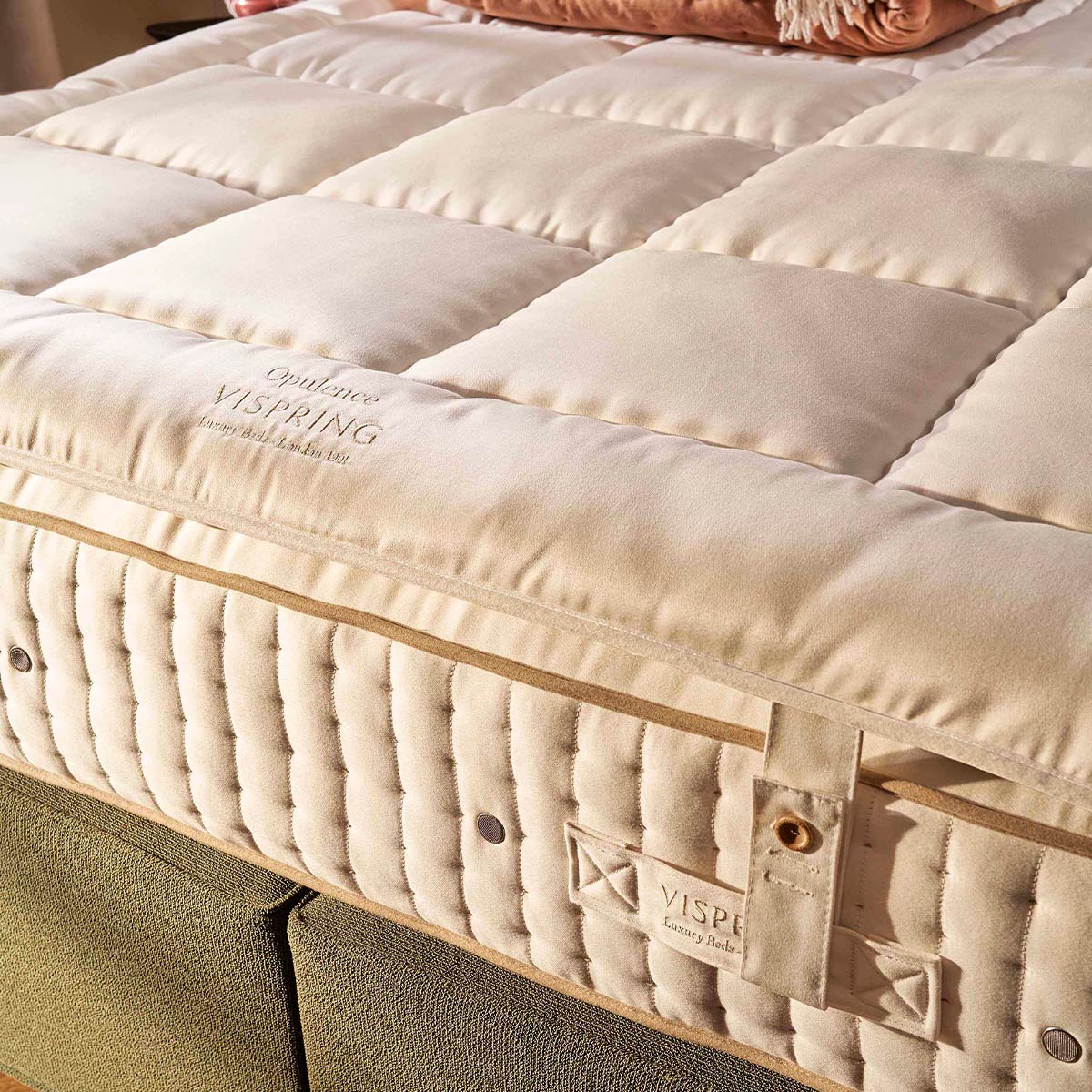 Topper Opulence
